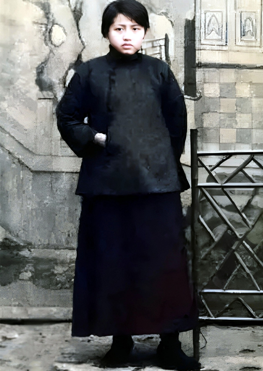 她叫王会悟.1921年7月,中共一大在上海召开.