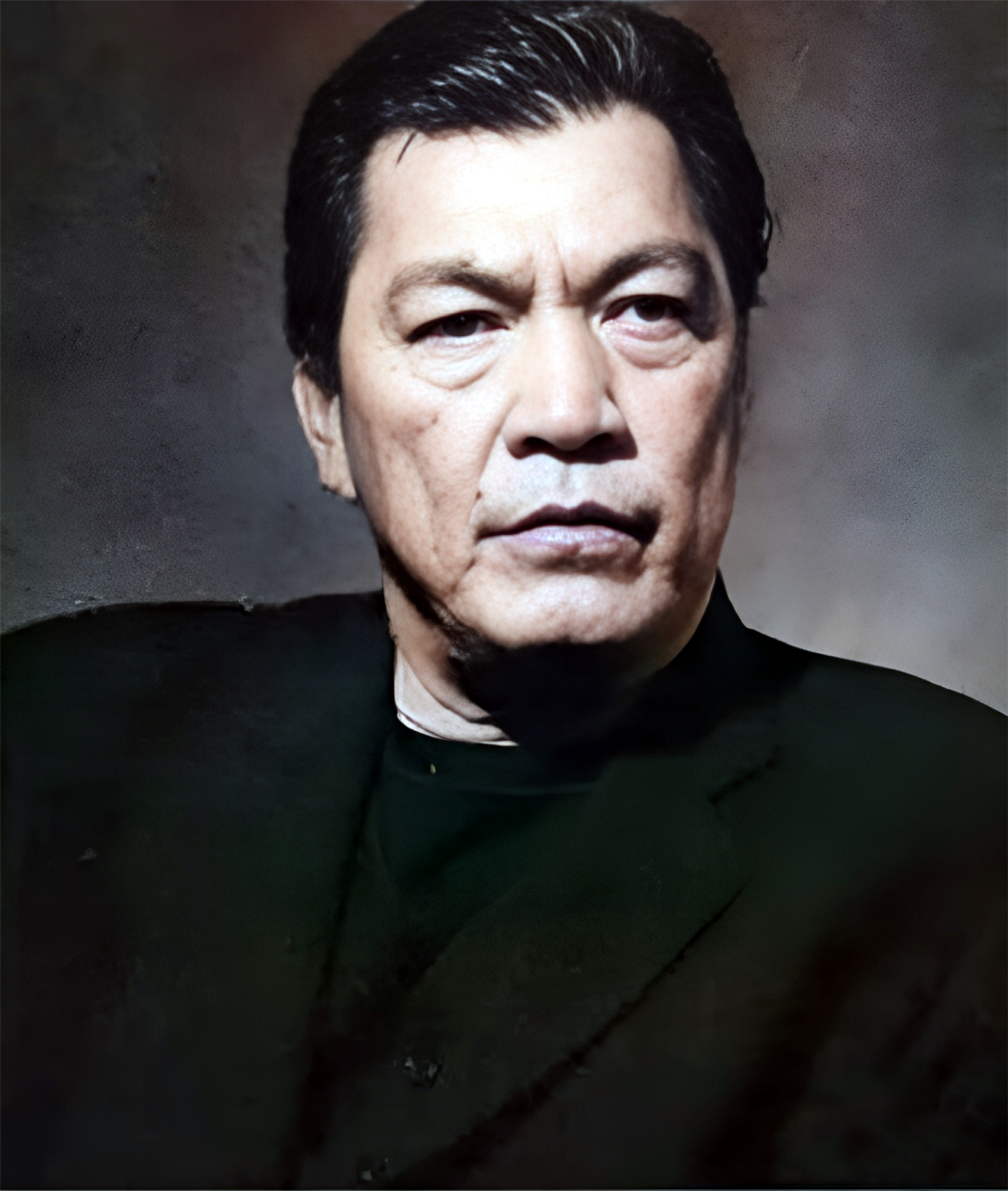 1987年因在电影《监狱风云》中再次饰演大傻一角而被人们所熟识