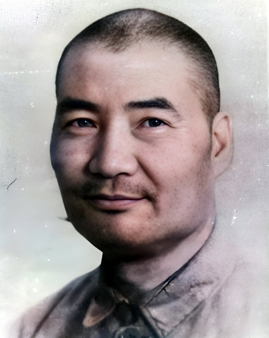 这位面相憨厚老实,慈眉善目的男子可是中国拳击之父朱国福.
