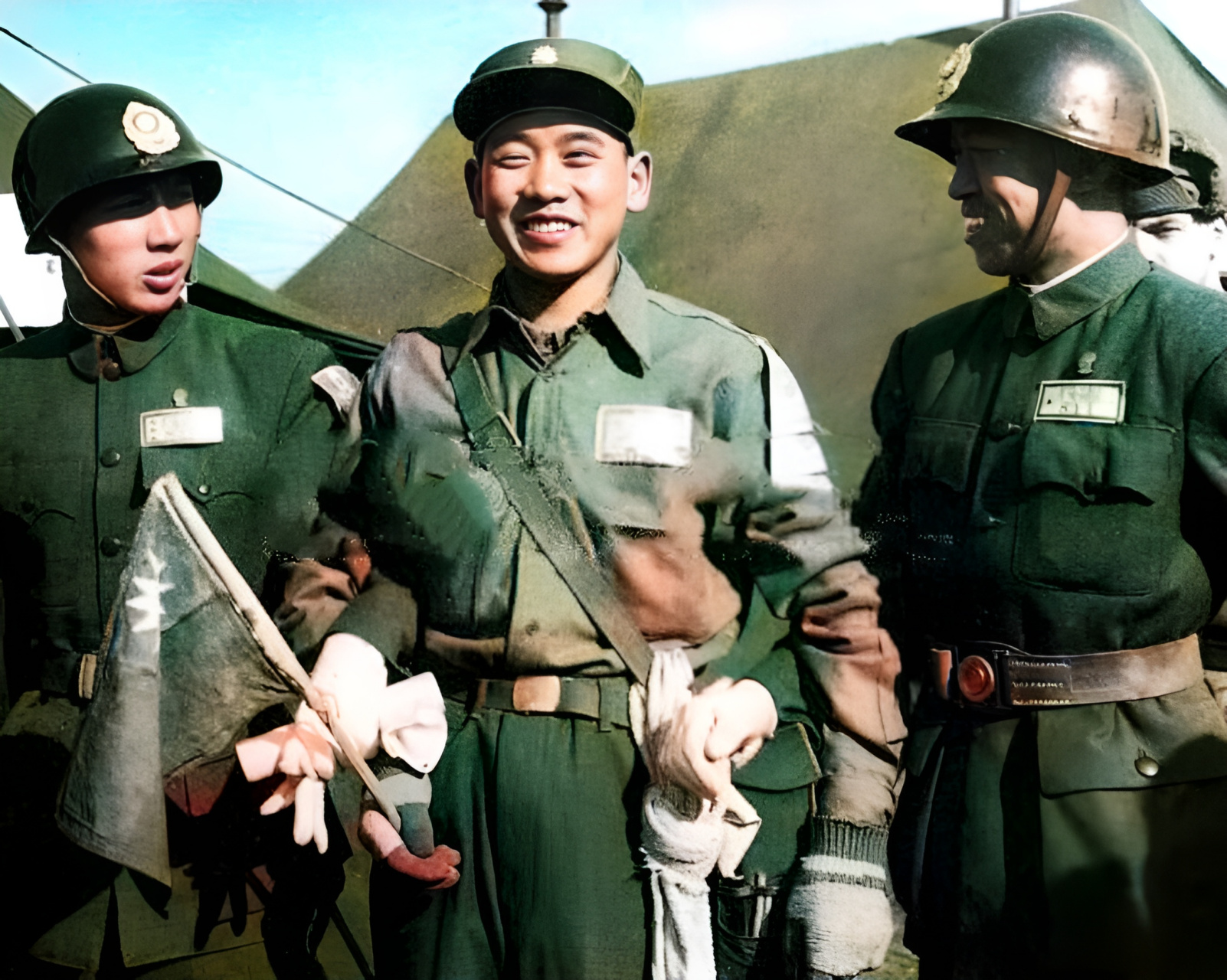 这名志愿军战俘穿上国军军装前往台湾看似很受欢迎.