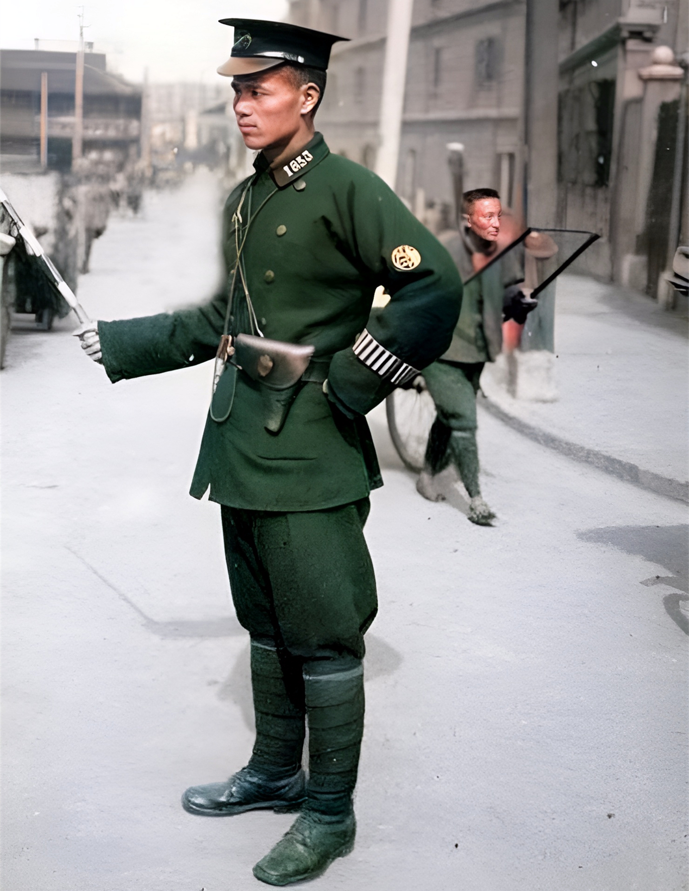 1936年,上海市租界巡捕房中五名装备整齐的巡捕