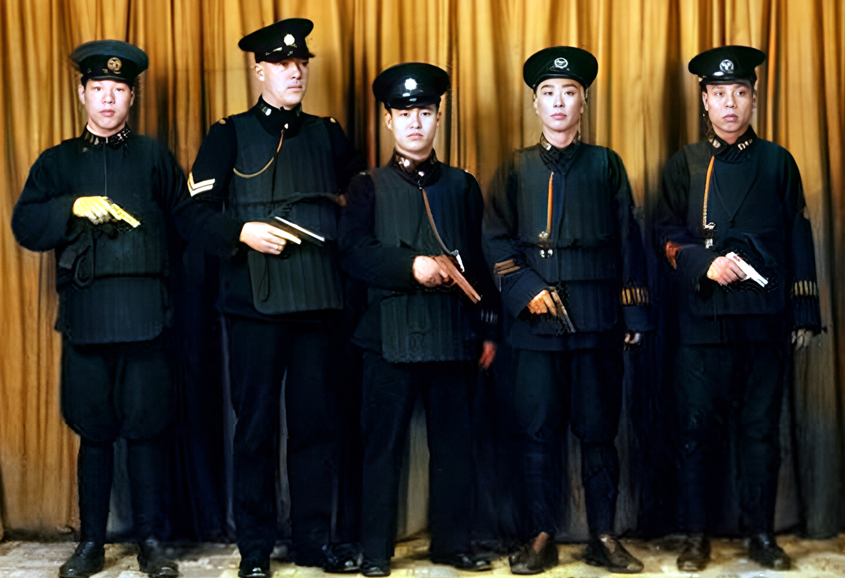 1936年,上海市租界巡捕房中五名装备整齐的巡捕