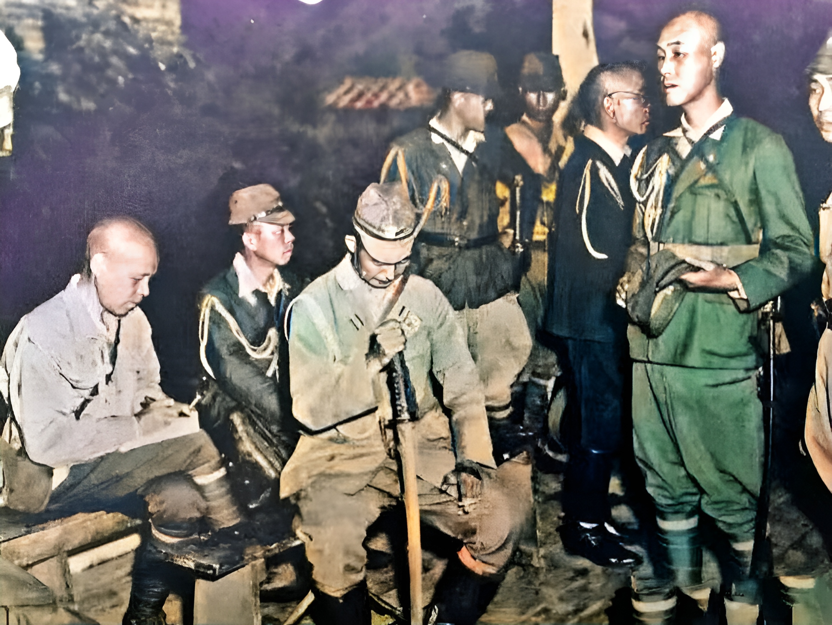 1942年,日军侵占菲律宾后,几名日军士兵在马尼拉街上巡逻