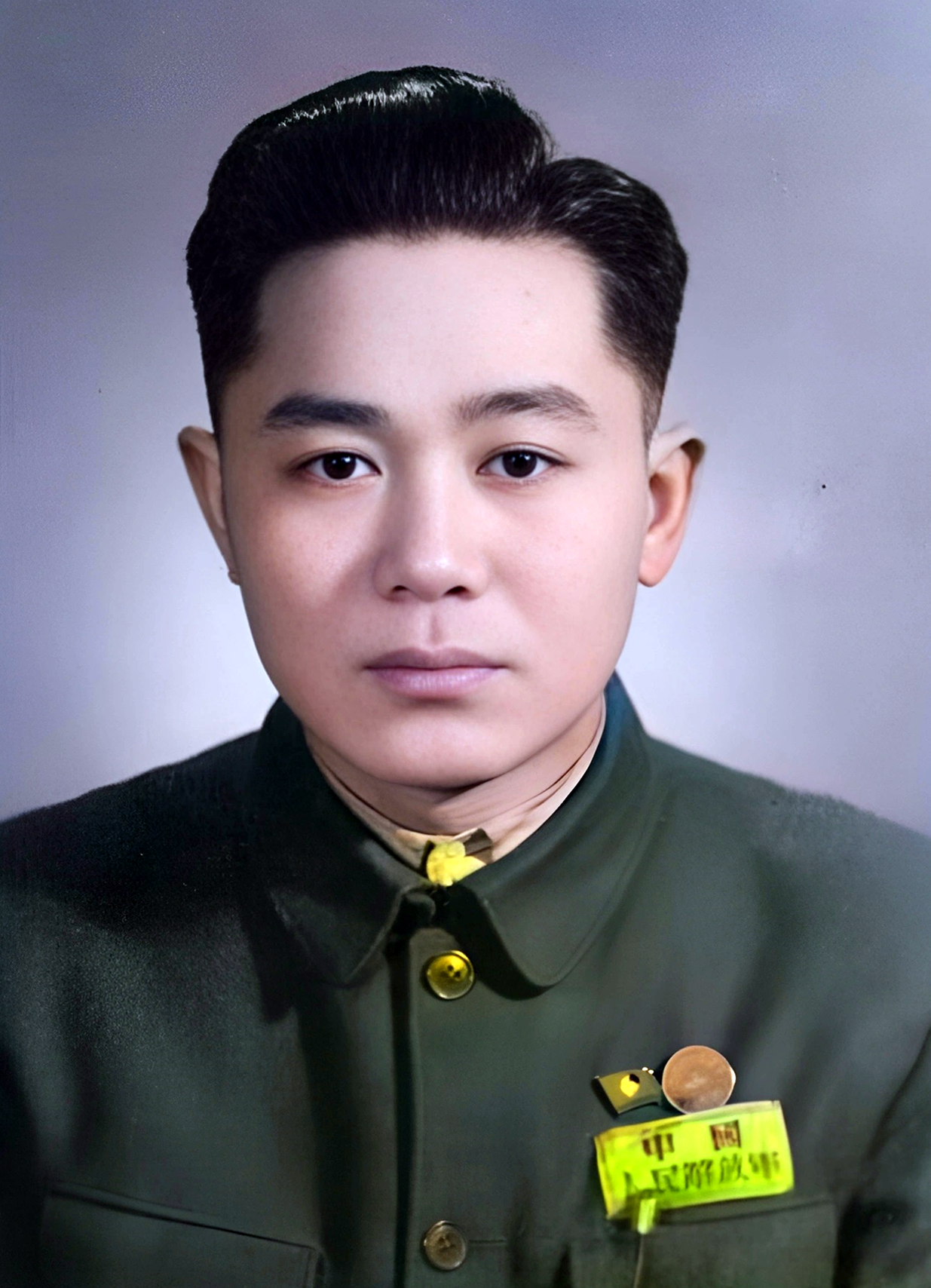 夫妻俩都是杰出的情报工作人员.黄云的本名是魏承隽