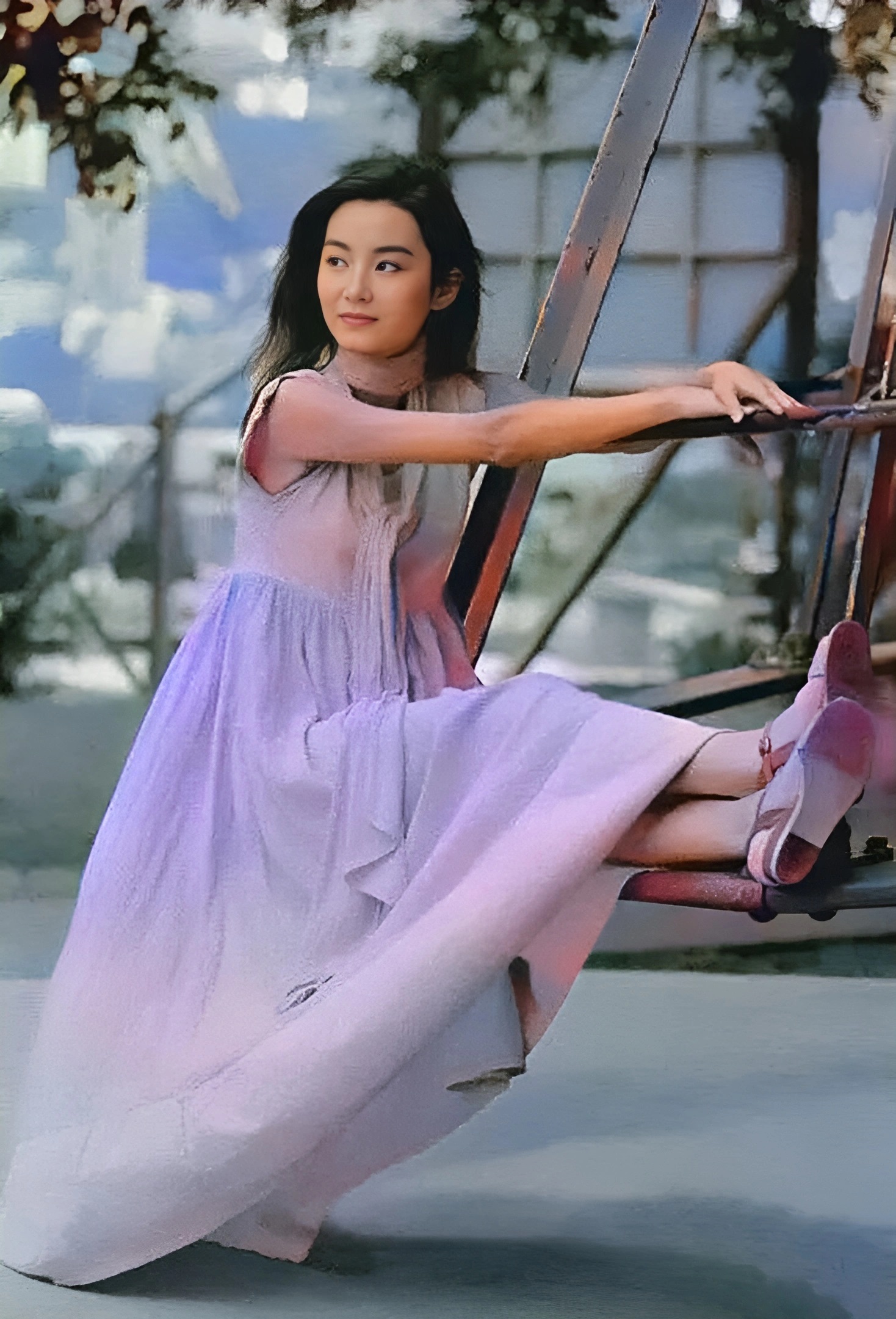 林青霞17岁时被星探发掘,琼瑶在试镜照片中一眼相中其"不食人间烟火"