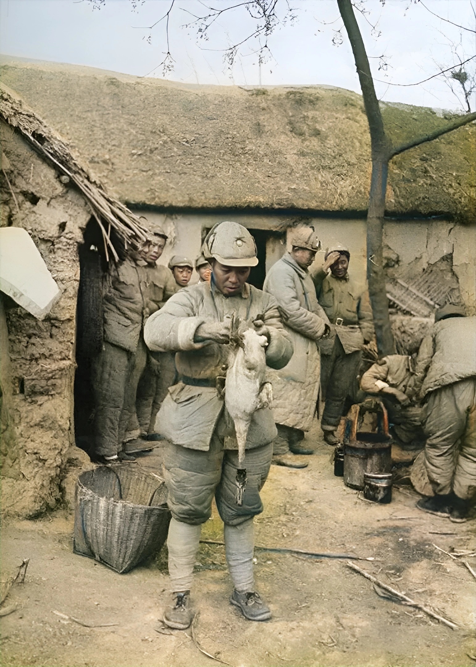 期间,这支由当地人组成的地方武装并非是解放军的