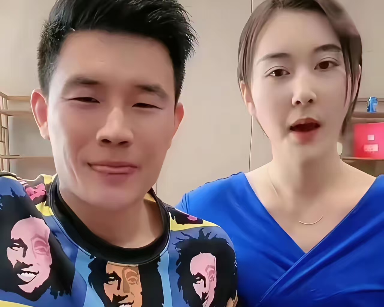 他的老婆郭珊珊比他小8岁,之前两人看起来还挺恩爱的,没想到嘎子出事