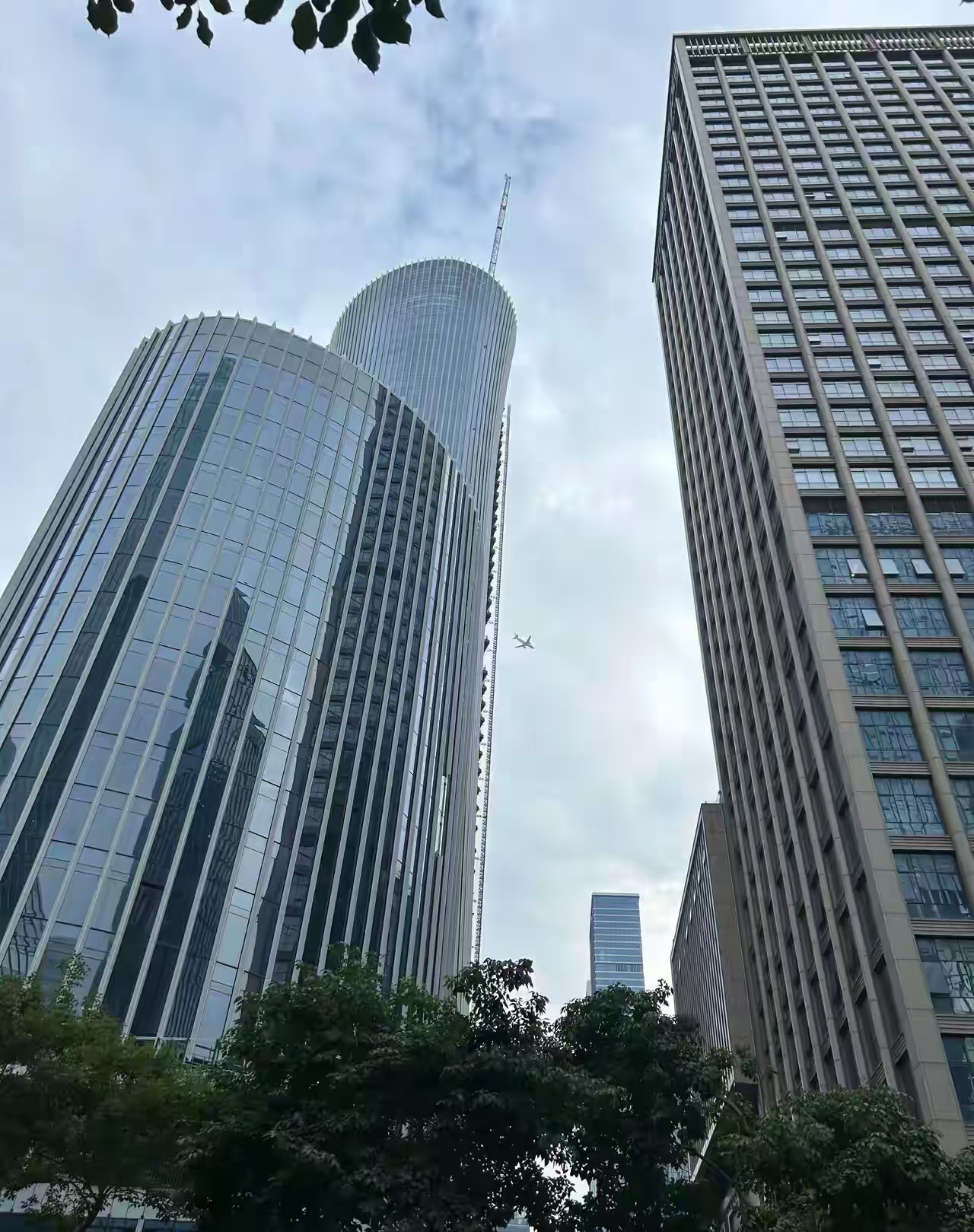 当年孩子满月,我产后抑郁,大半夜自己抱着孩子去河边