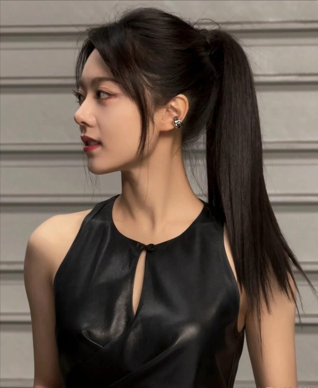 天哪不愧是女明星连侧脸都那么分明