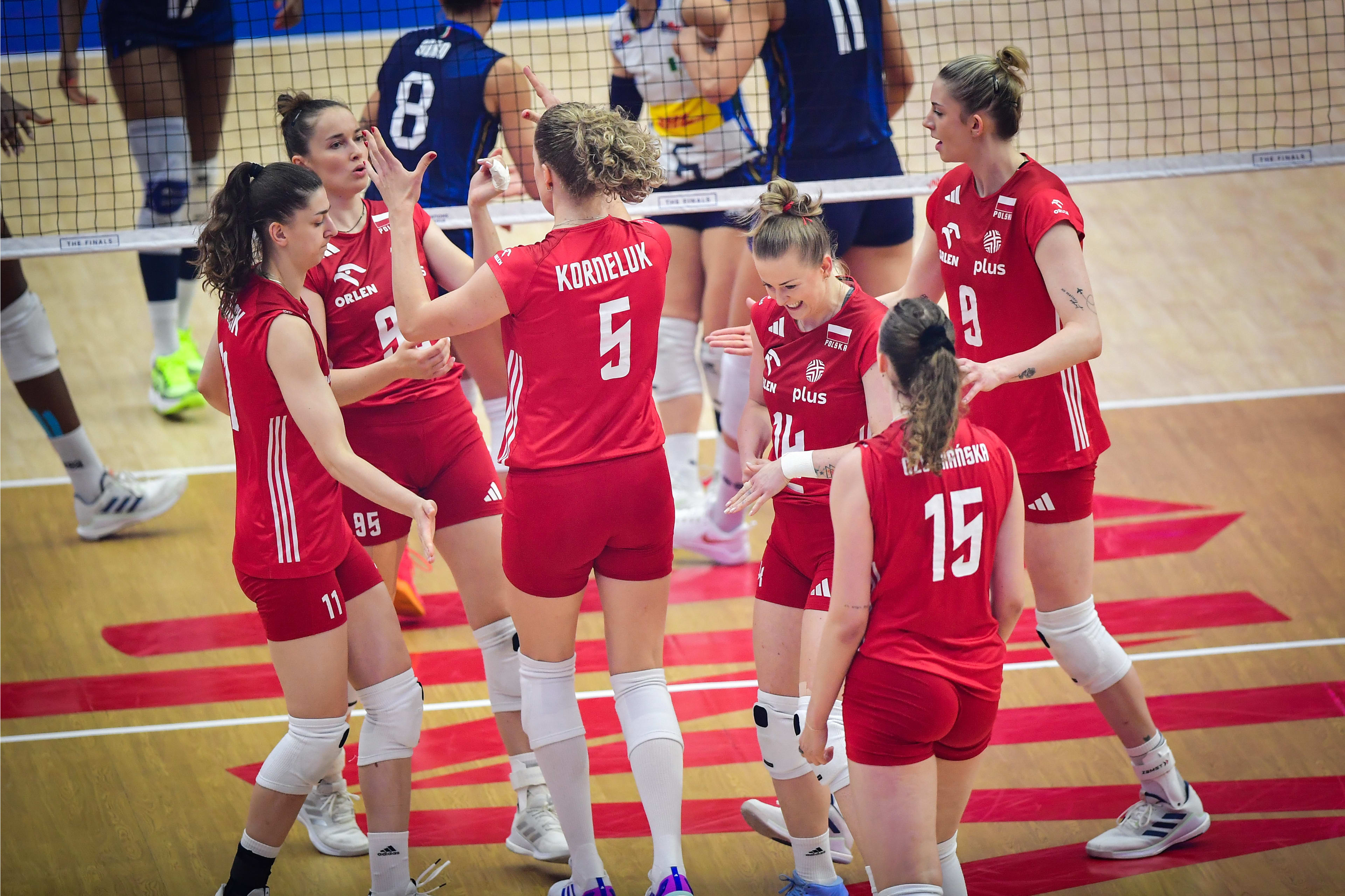 可以看出,波兰女排毫无还手之力! 波兰队无力