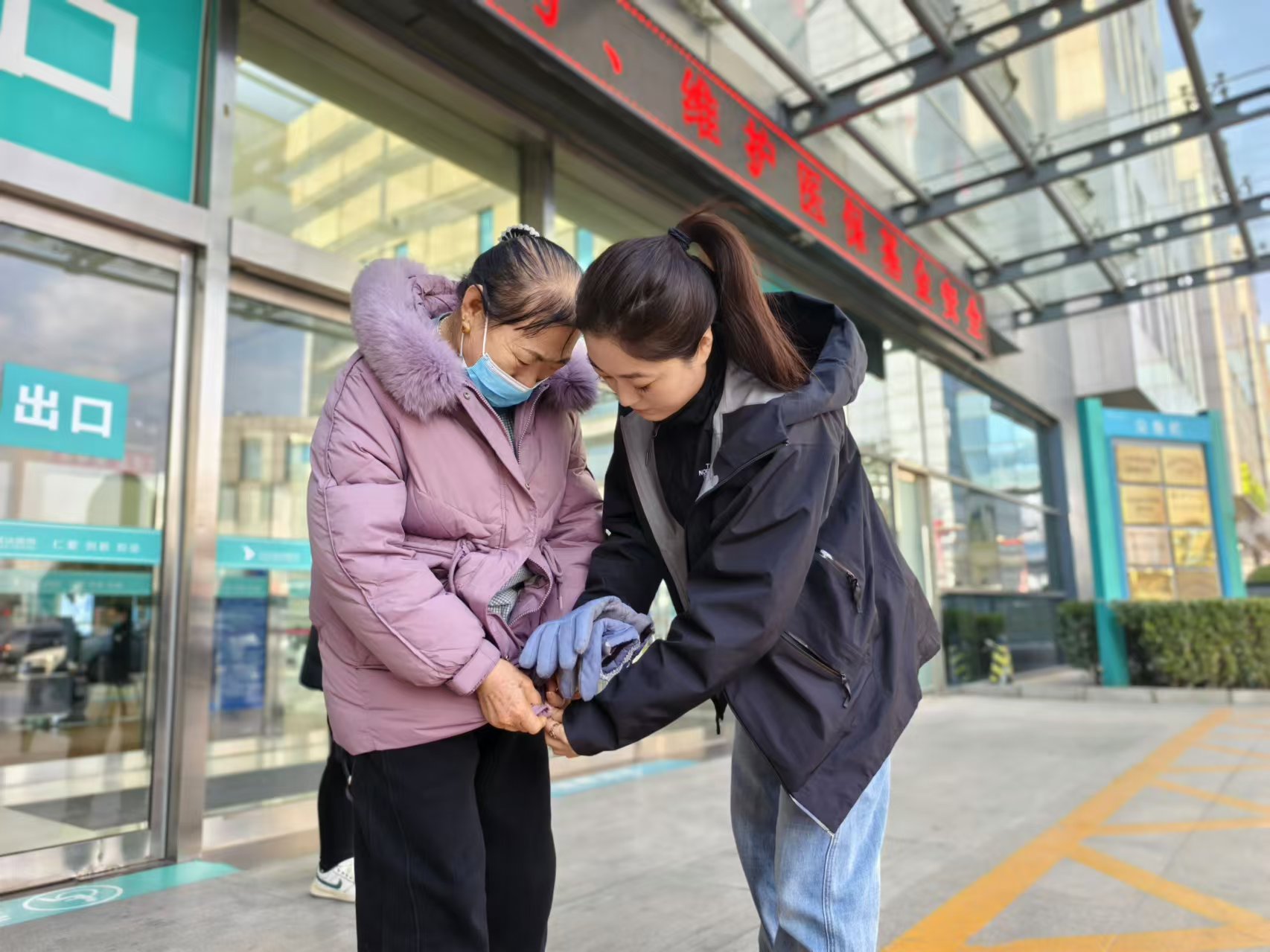 包含北京大学第三医院代诊服务，陪诊挂号专人协助梳理病情，问诊更切中要害的词条