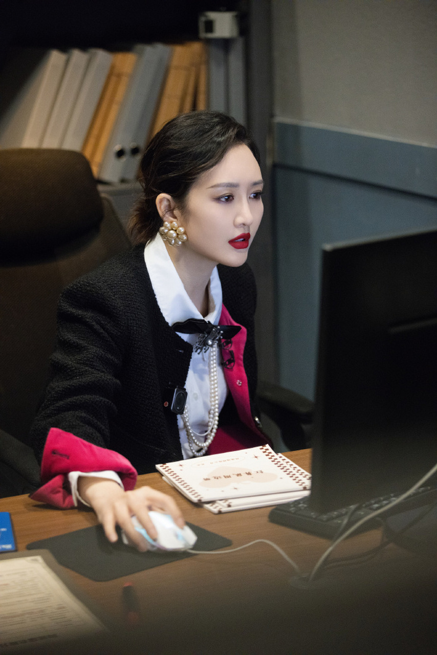 王鸥被工作室嘲笑#  王鸥空降超话变"网盲"?