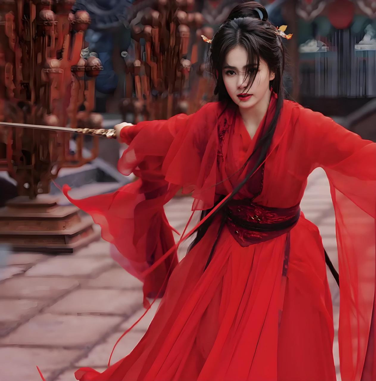 白鹿古装新剧杀青,现场跳起"仙女舞",高温下敬业到湿透衣背,网友直呼