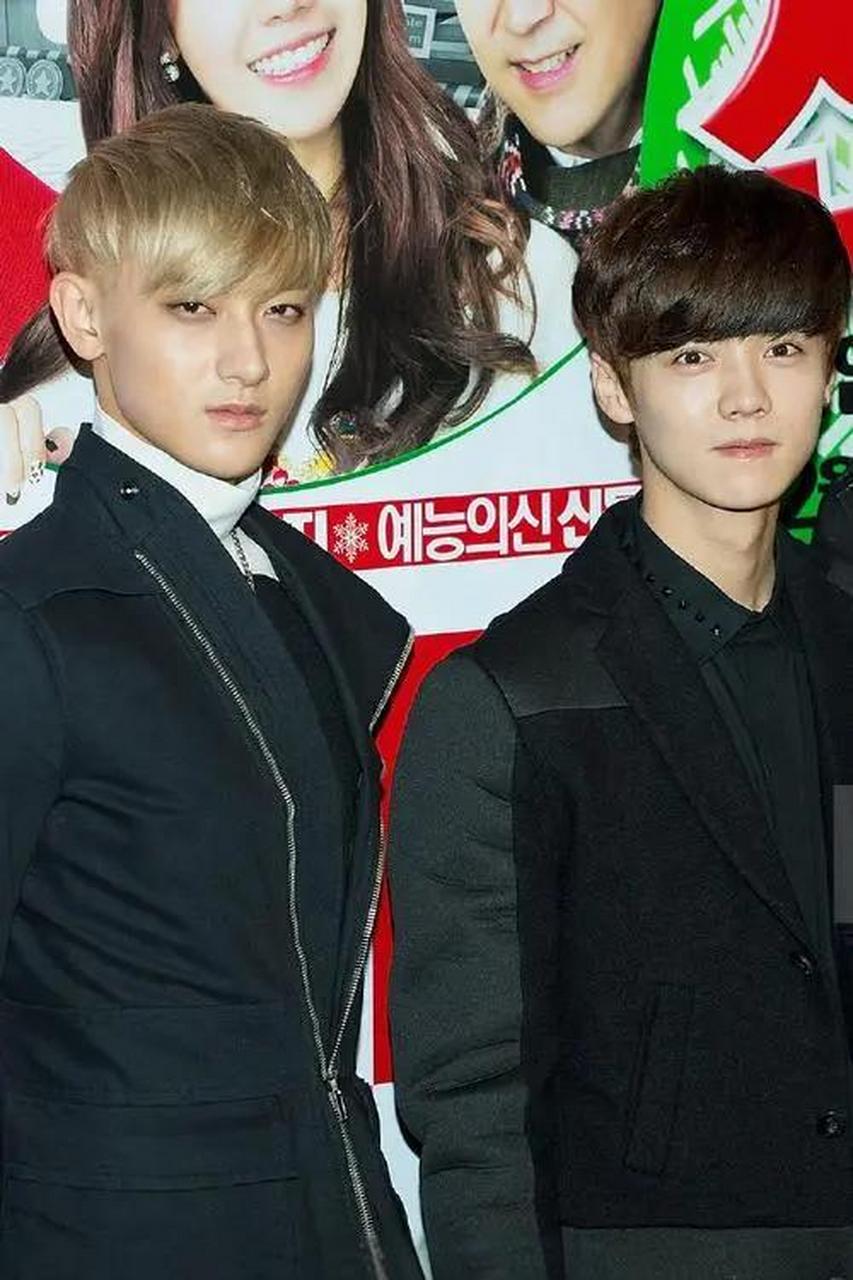 黄子韬回复鹿晗#  黄子韬和鹿晗在社交媒体上的互动频繁,充满了兄弟