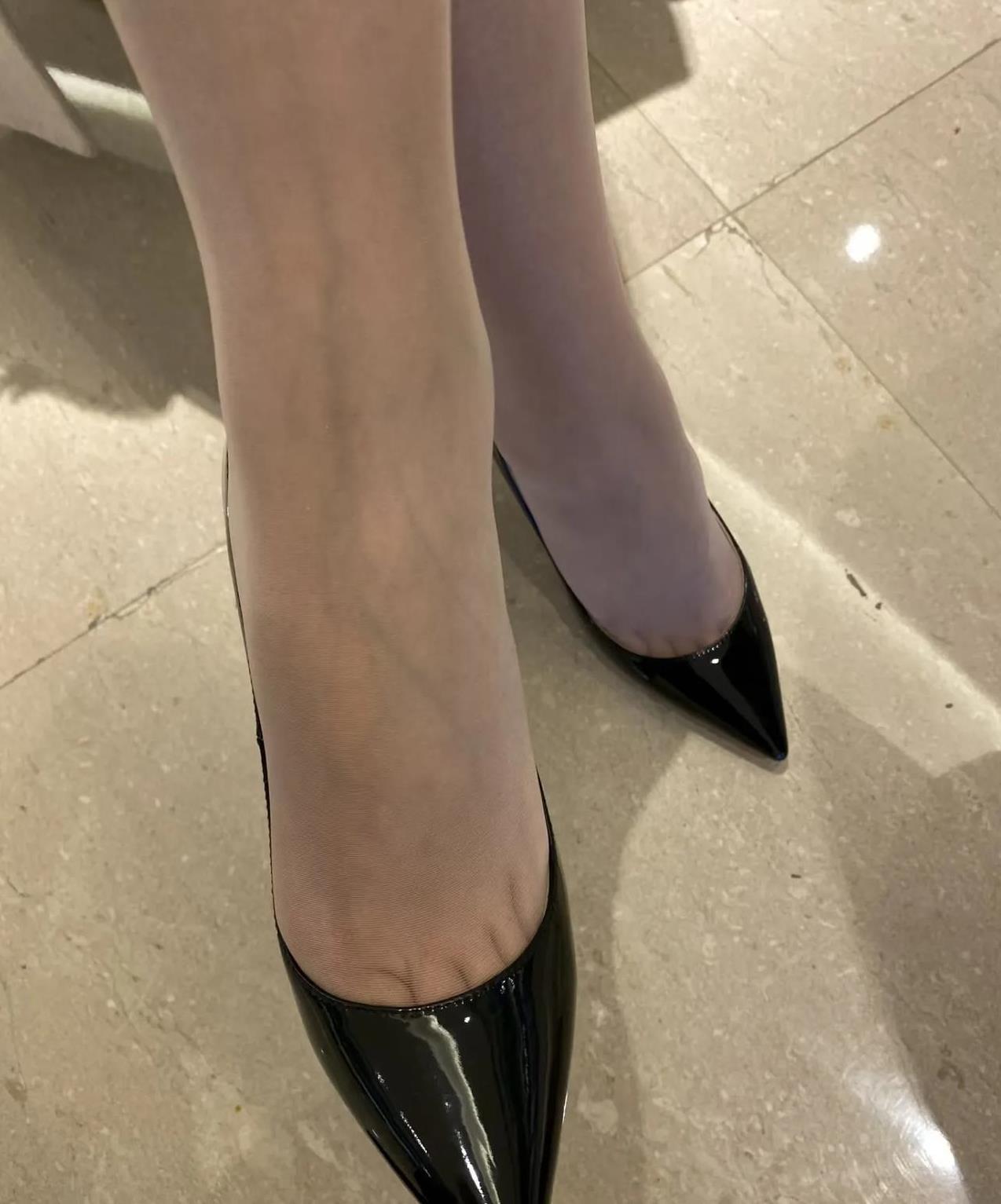 可就在这样的场合,穿什么成了头等大事,尤其是