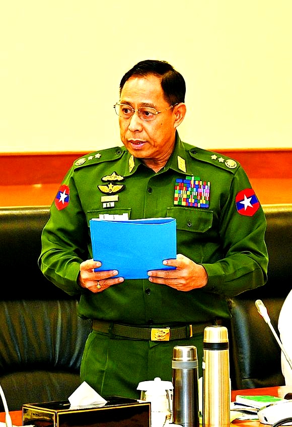 缅甸军方扛着大旗,死活不撒手