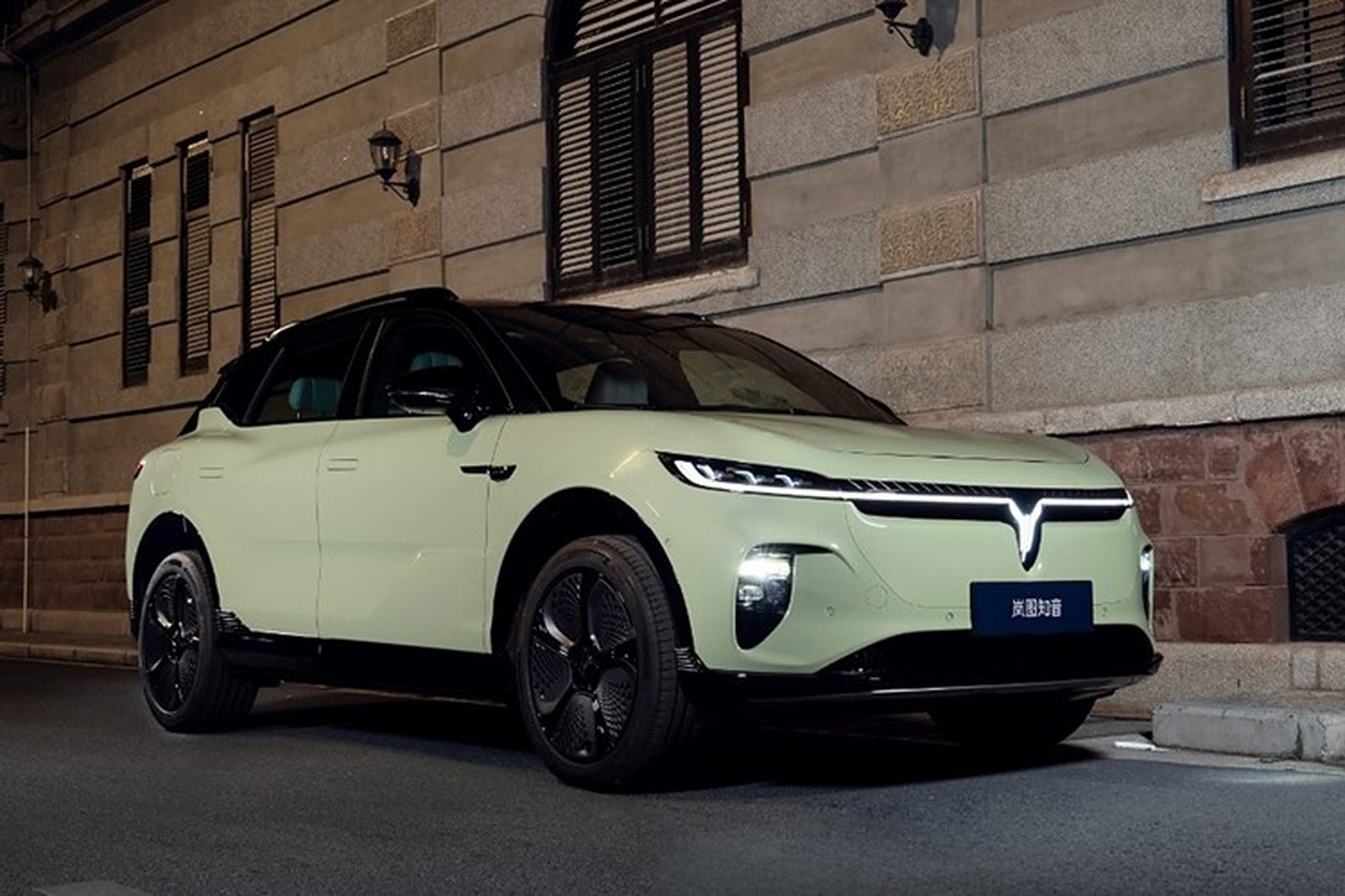 近日,东风岚图品牌全新电动suv——岚图知音正式发布,该车基于全新