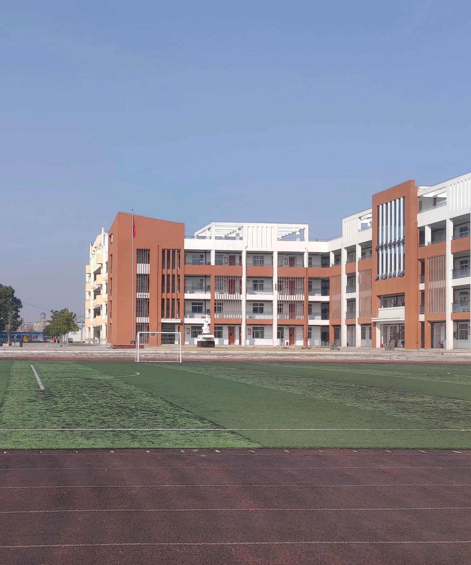 十多年前高考前夕,有位老师在班上开玩笑说"如果同