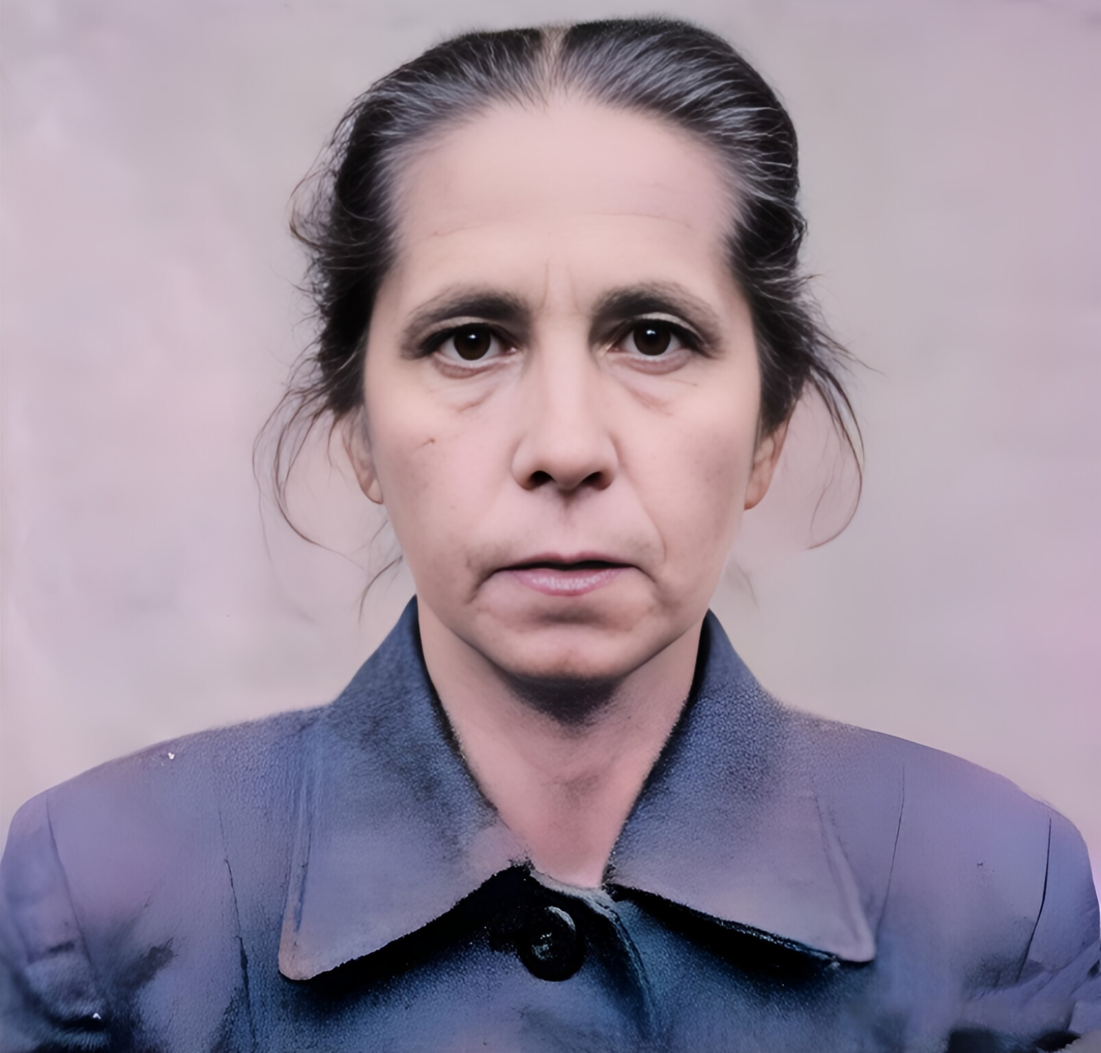 约翰娜·博尔曼在二战期间,是一名狂热的纳粹分子,她被德国政府安排