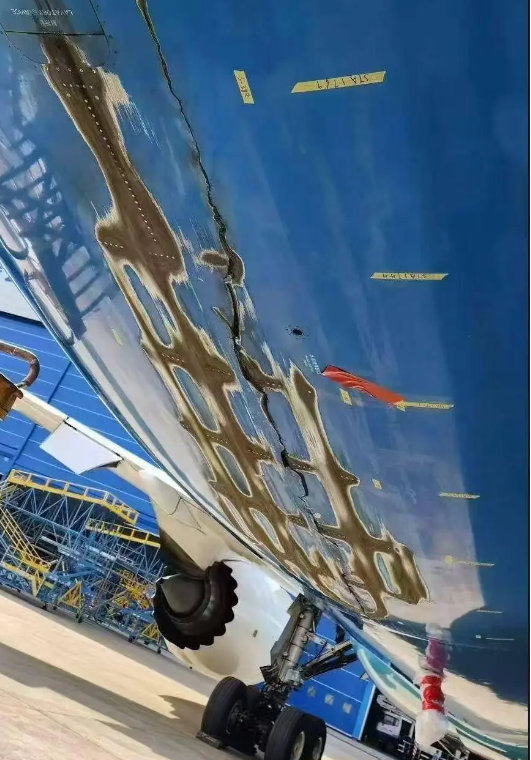 南航一客机被曝降落时机尾擦地,机型为波音787!