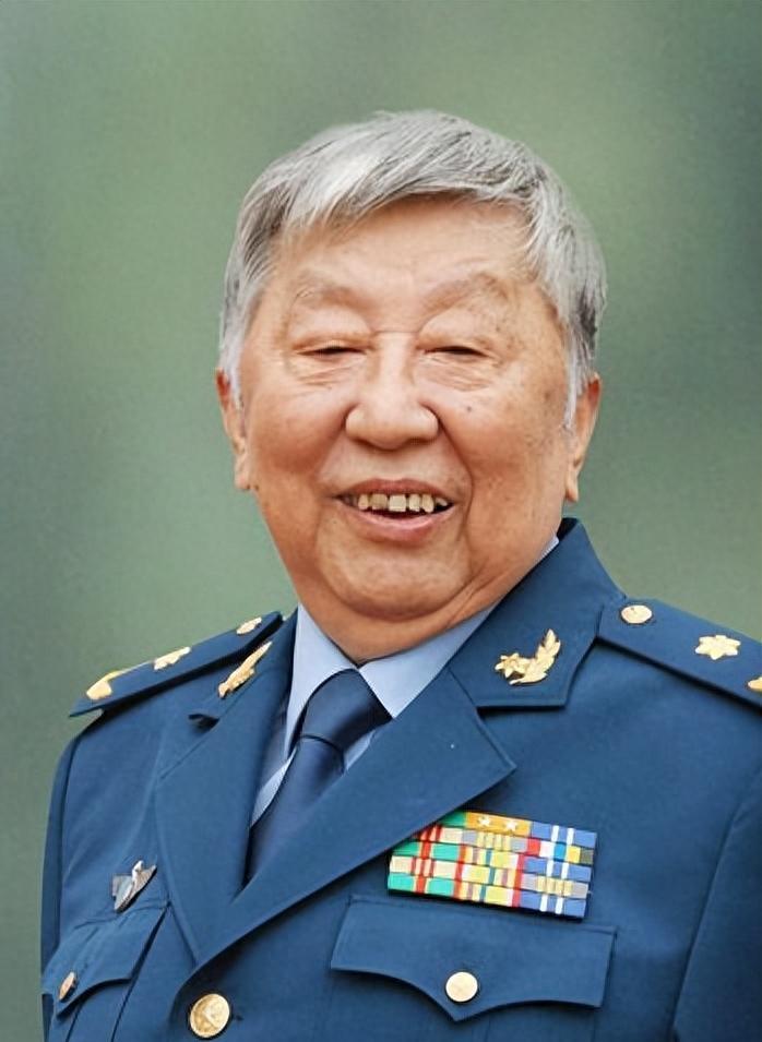 然而,他的人生道路并不平坦,他的遗孀李文辉却将亲生儿子告上了法庭