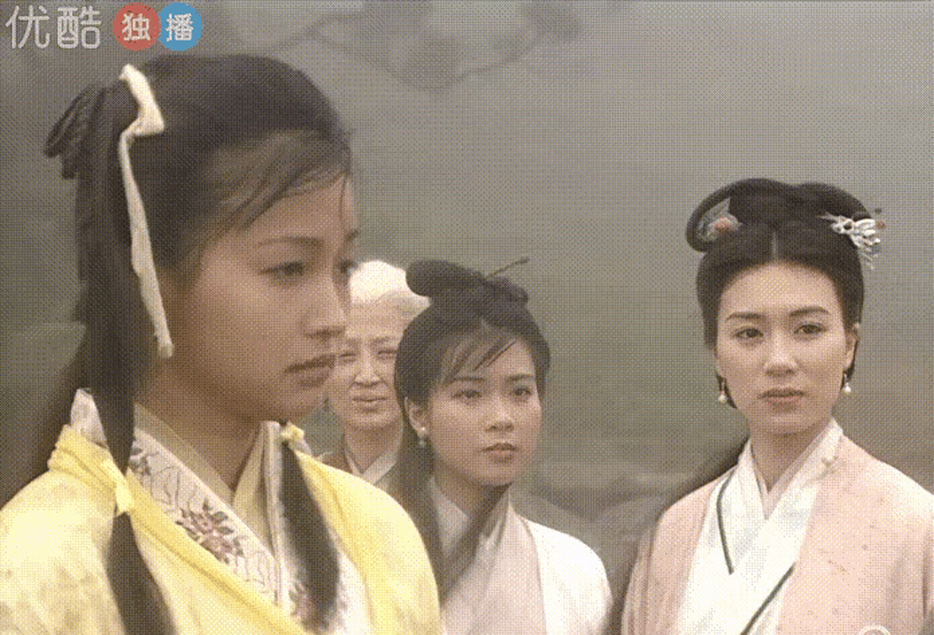 同样爱慕杨过的郭襄和程英,两人不同的表情