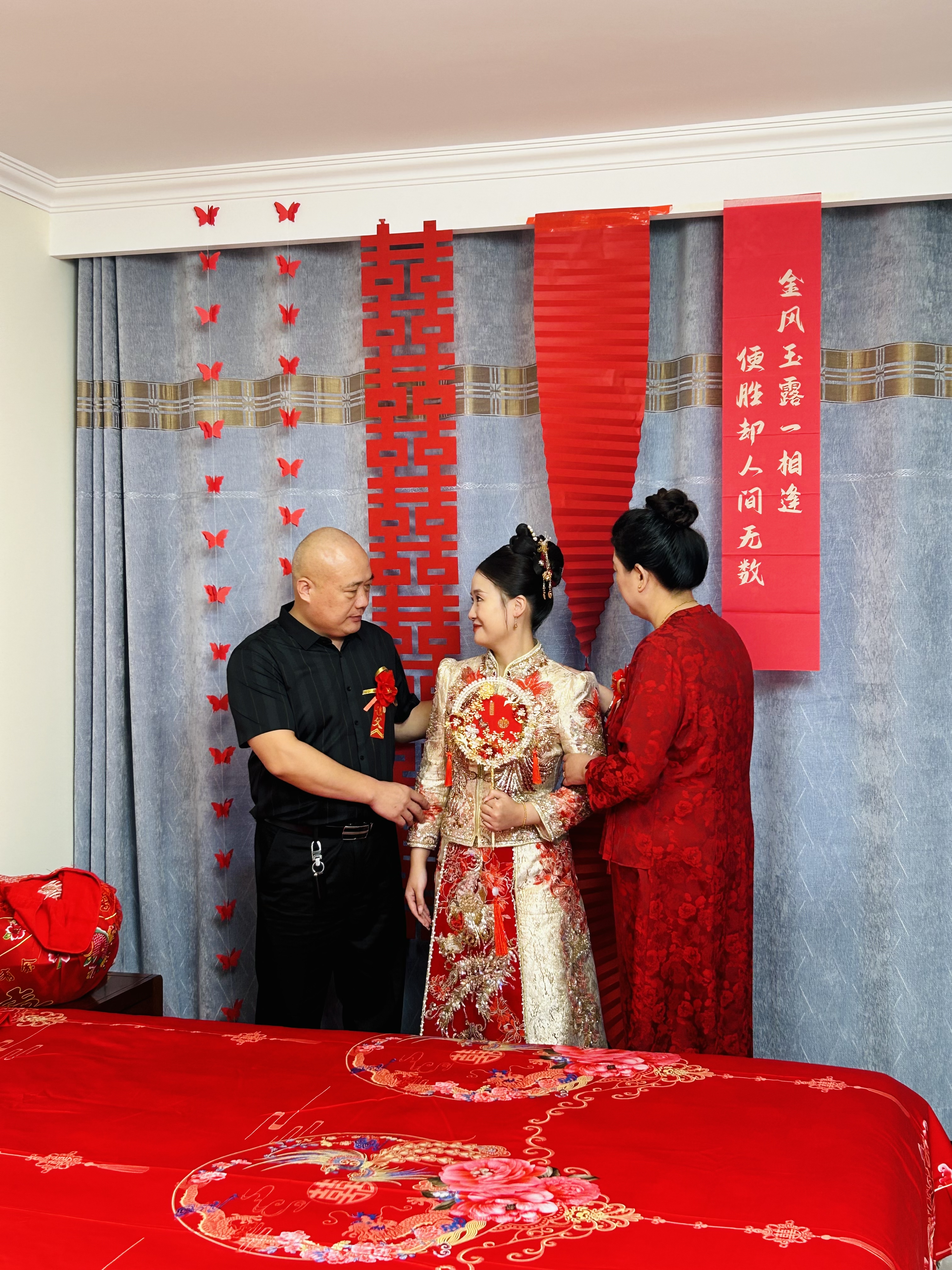 嫁女儿和娶儿媳,总是不一样,喜庆中带着丝丝伤感