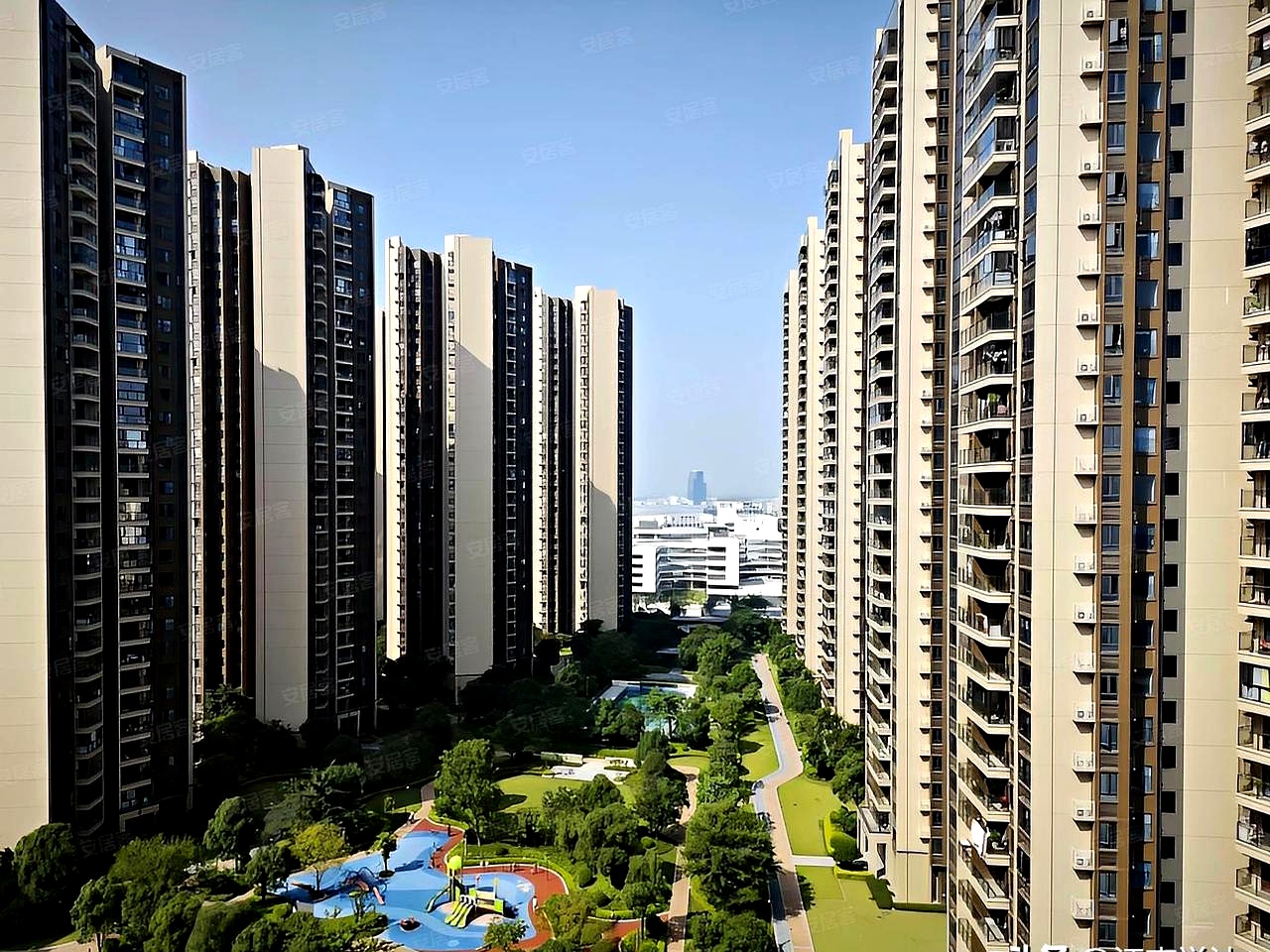 福建,一女子与中介约定,如将750万的房产卖出,将付