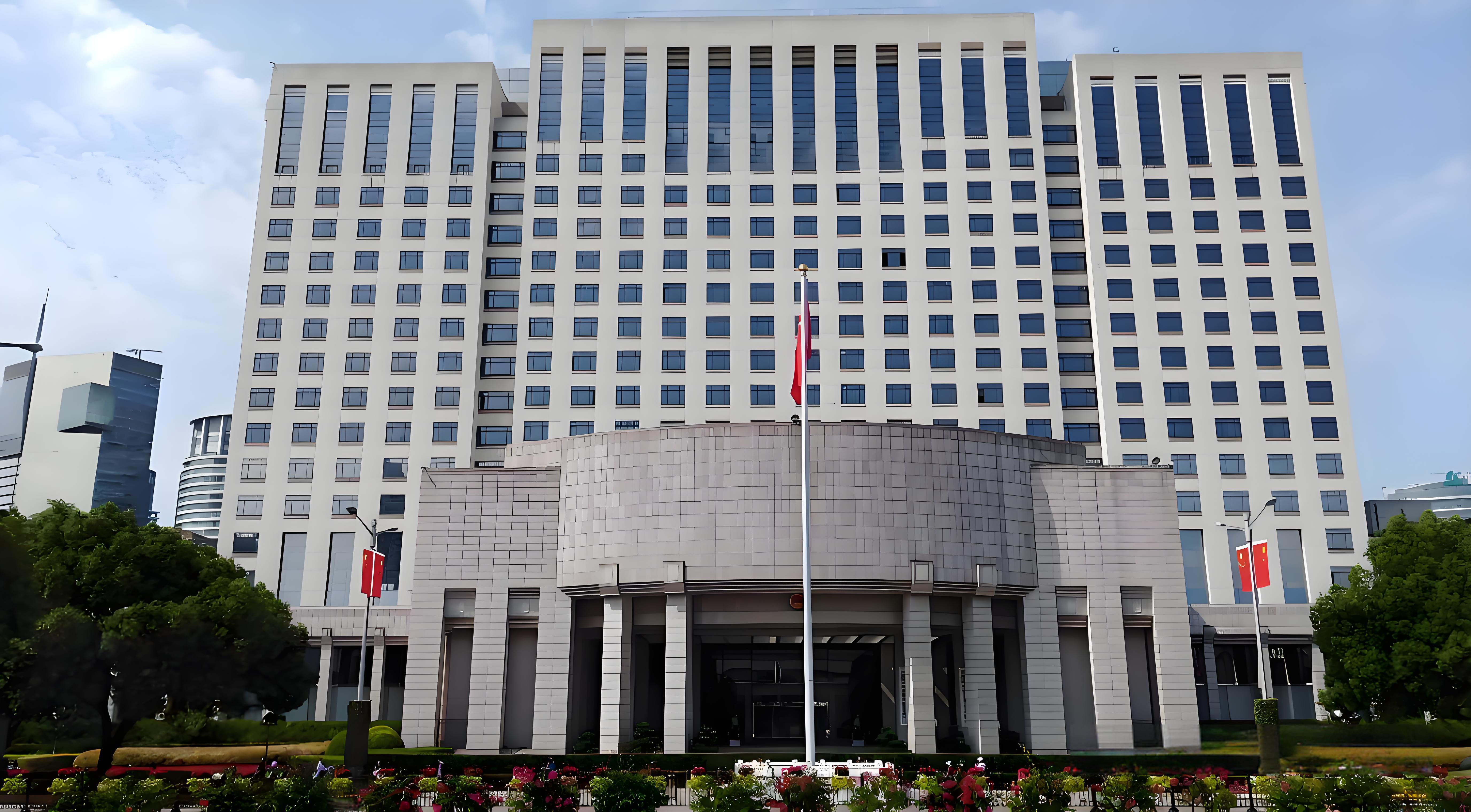 在名利场摸爬滚打,网红,名人一旦发达,老家政府那可