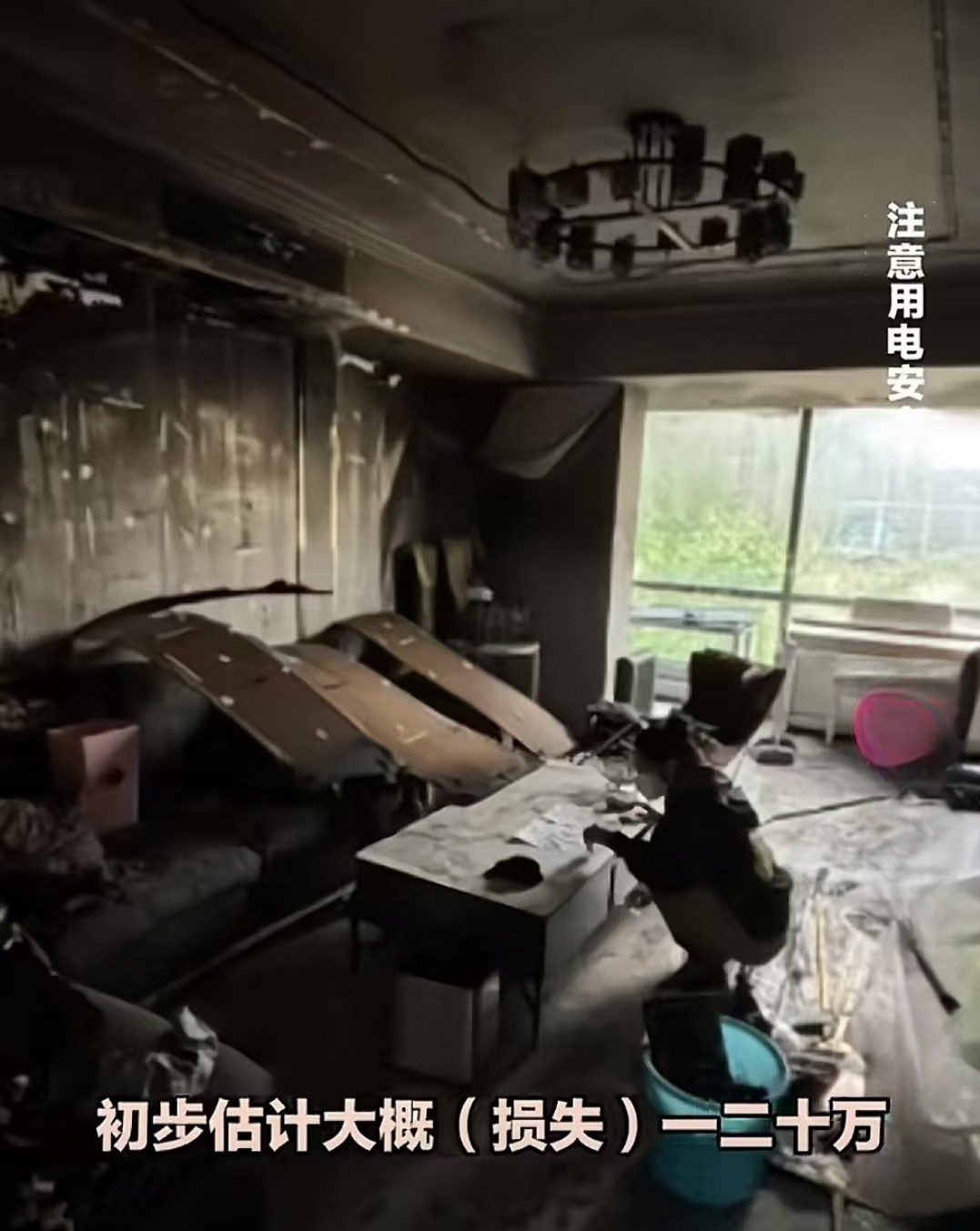 10月27日,河北石家庄一对新婚夫妇结婚刚一个月