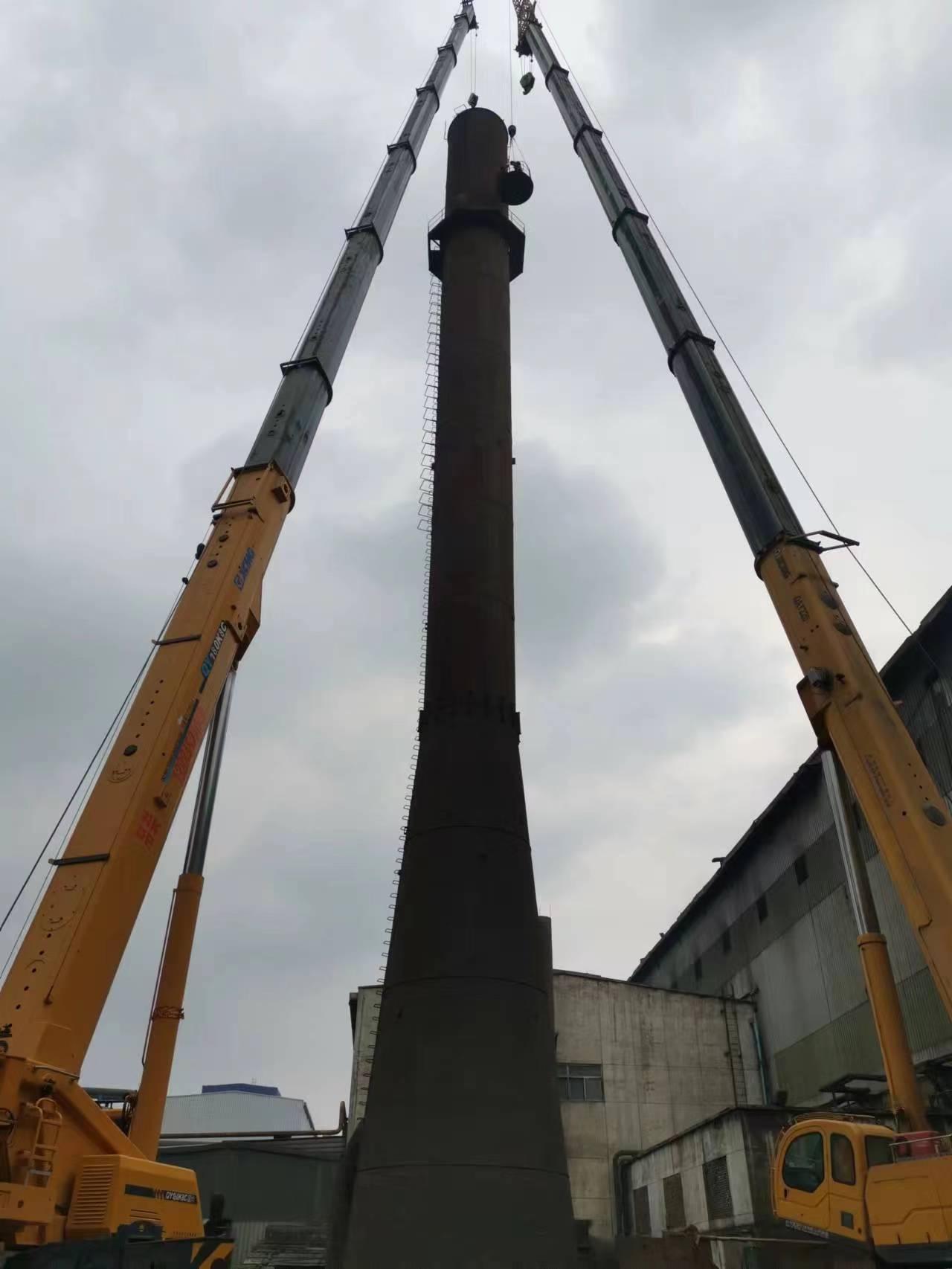 支架上的防腐保温材料应及时清除,防止坠落伤人.