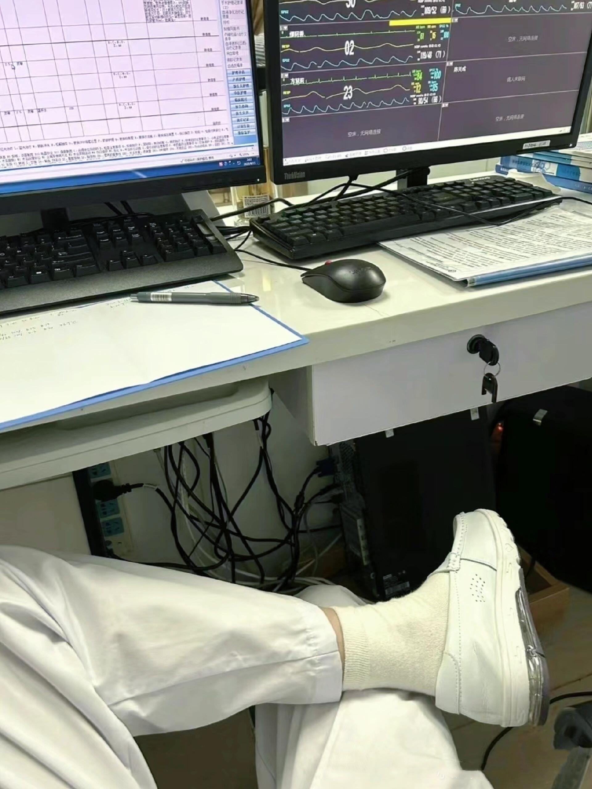 卫健委  大学毕业找工作真的好难,进了普通医院忙得像个不停转的陀螺