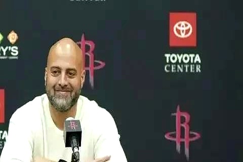 6月25日,火箭队又传出4条新消息,总经理斯通似乎仍在为今年的选秀大会