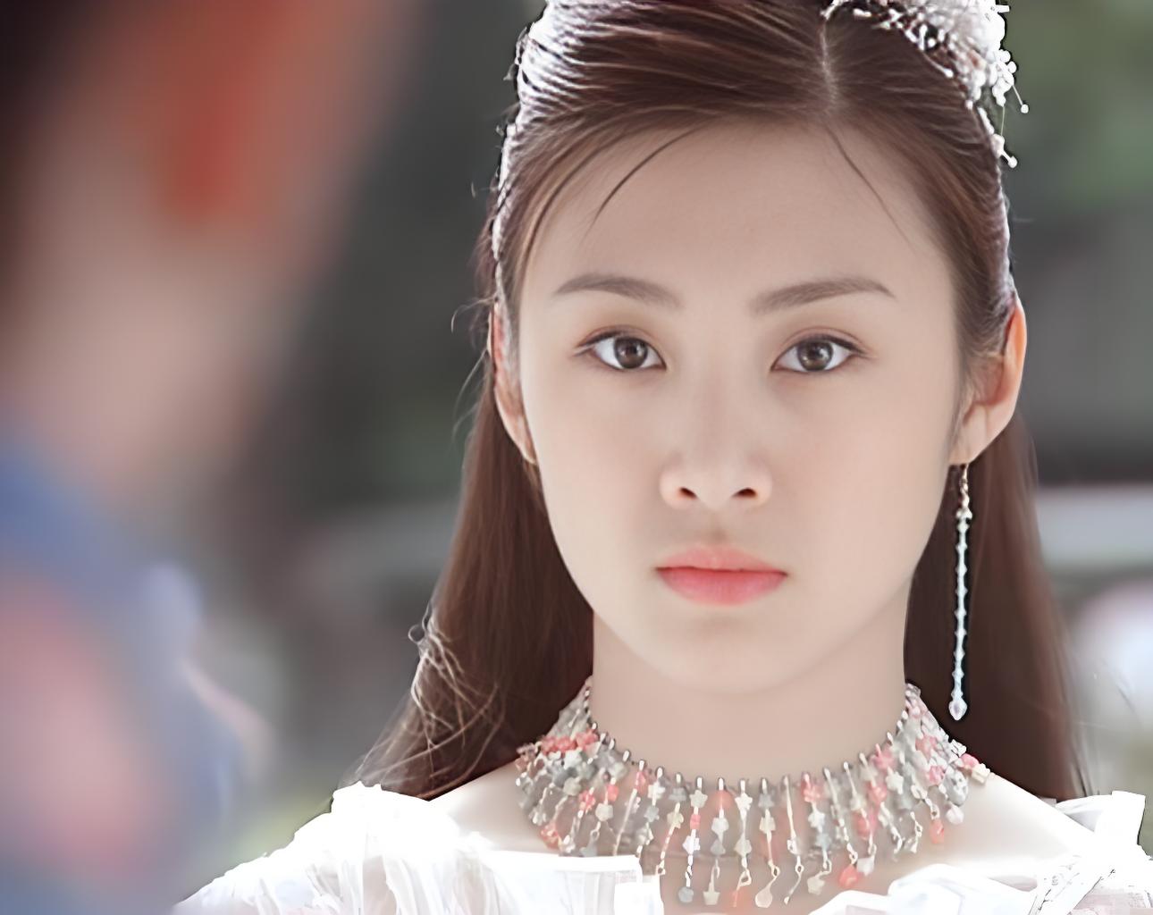 白素# #少年王# 阳光饰演的白素一颦一笑都牵动着观众的心