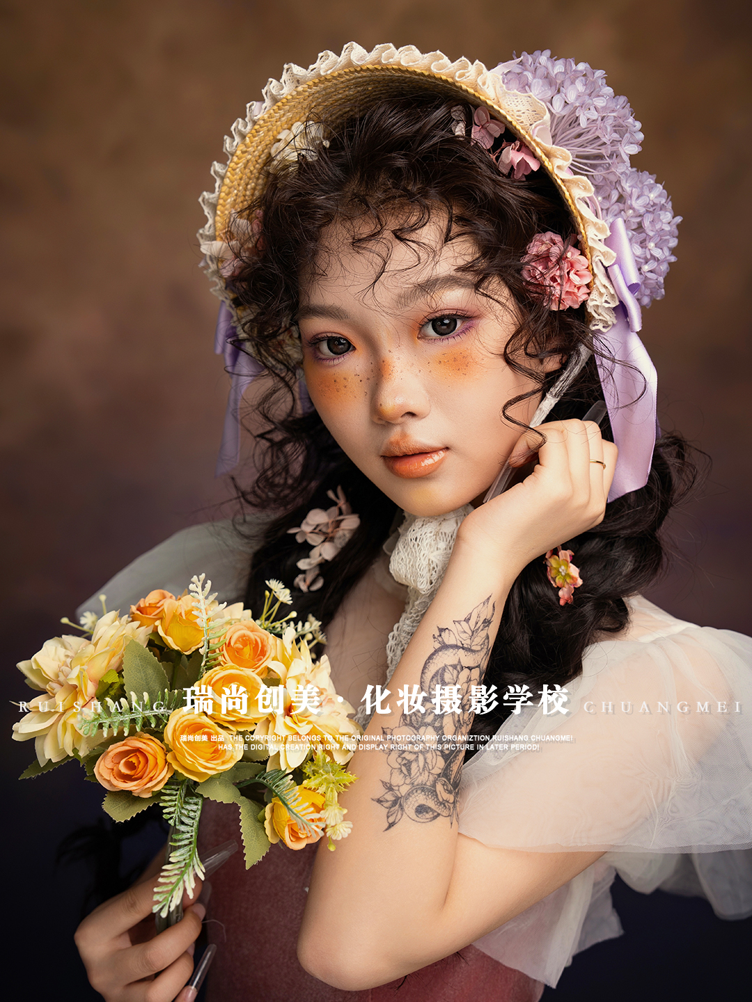 影楼化妆班油画新娘妆以笔触勾勒复古柔情将莫奈色揉进缎光肌底每