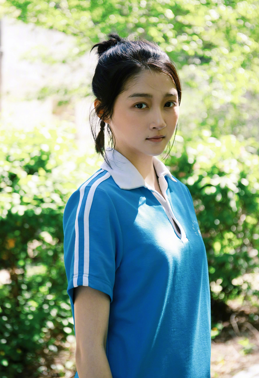 关晓彤的校服照