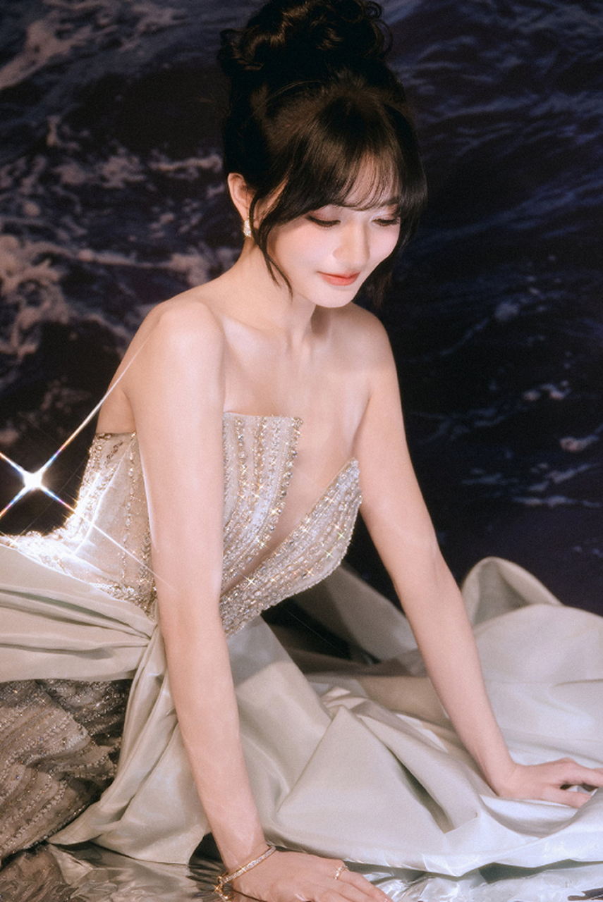 徐璐精致的礼服照