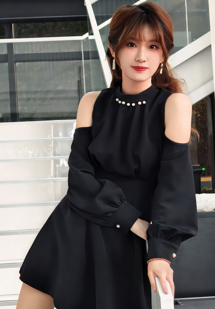 lpl主持人夏安的近照