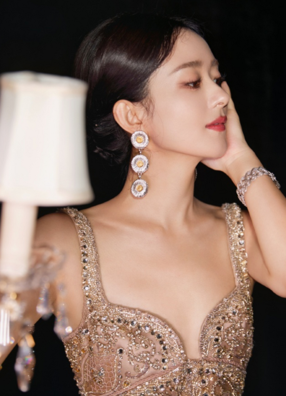 赵丽颖的这套礼服,真的是很富贵范儿!