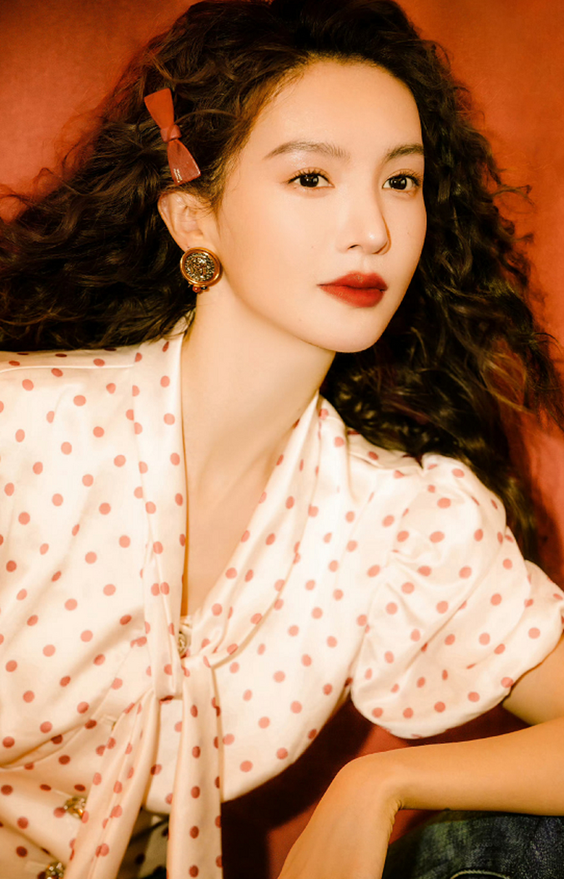 卷发港风美人金晨