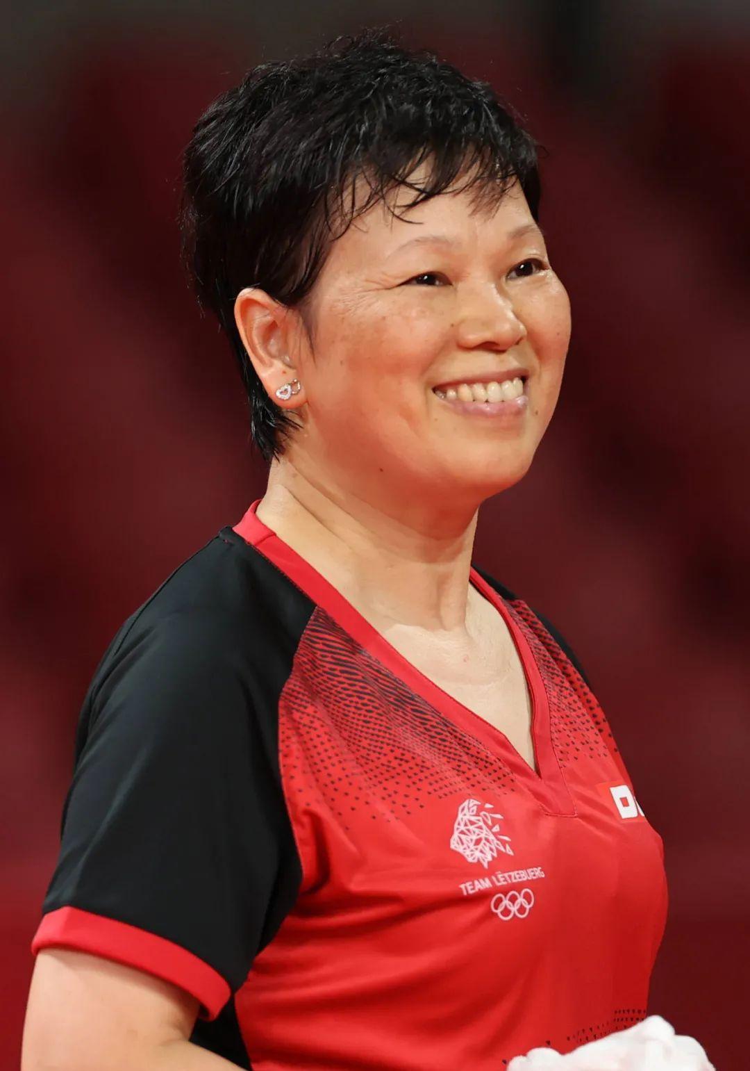 邱贻可的师傅是刘国梁,刘国梁的师傅是蔡振华,倪夏莲曾