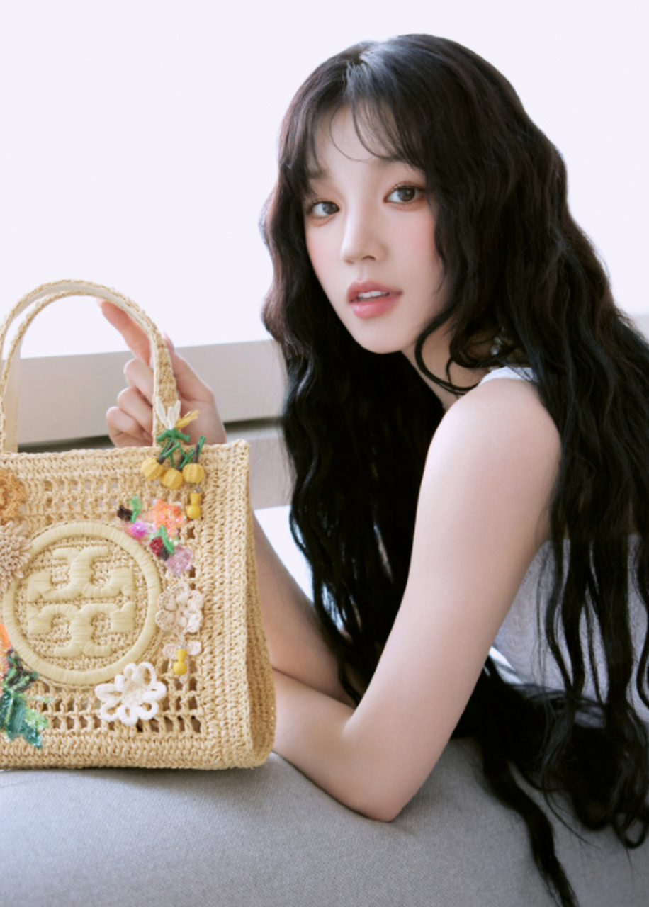 宋雨琦穿白裙子也是别有感觉