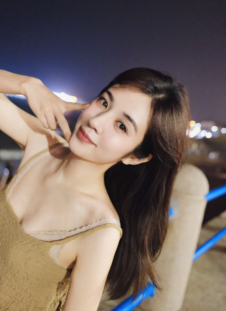 王晓晨的晚间美照