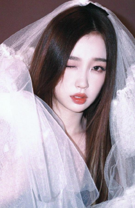 虞书欣机车婚纱造型