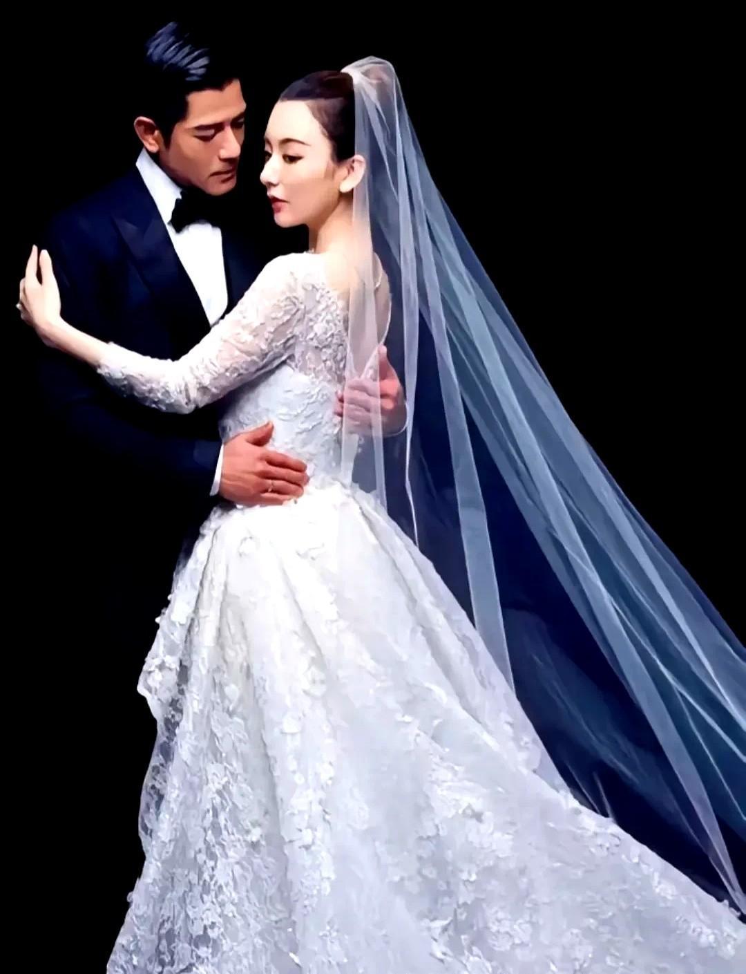 店主回忆,方媛当时为店里拍模特图,郭富城刷网页看见,直接私信店主问