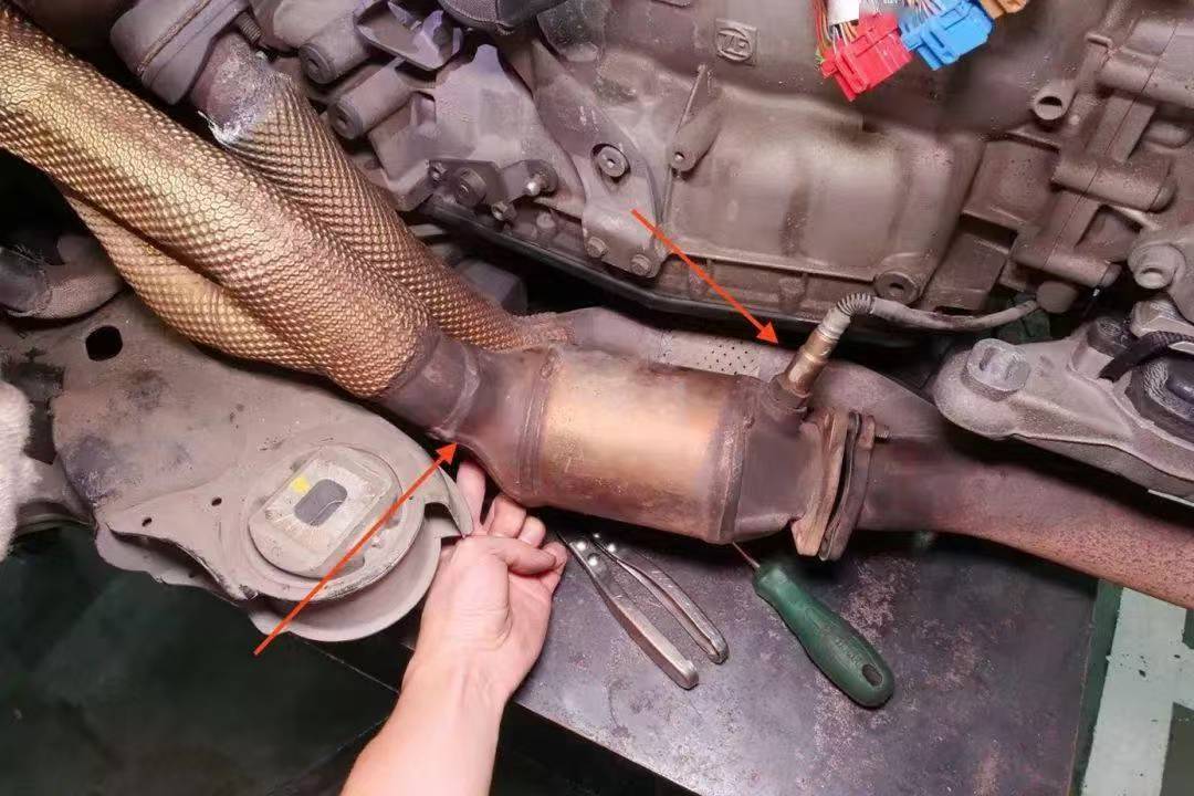 汽车氧传感器损坏后,会出现一系列明显症状