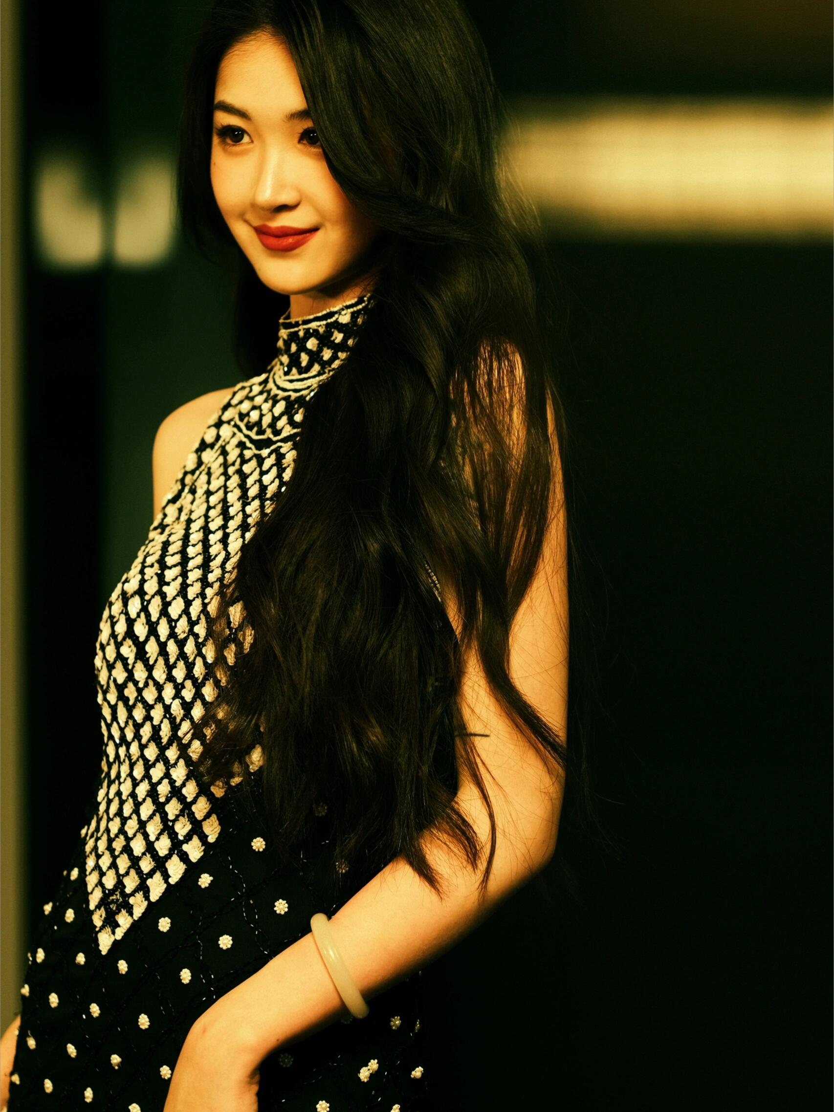 第一周,你走出去扔我们吃完的外卖时拍拍我说可儿你给我做杯美式呗