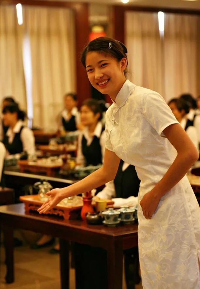 人均一千的餐厅包间和人均三四百的包间有什么区别