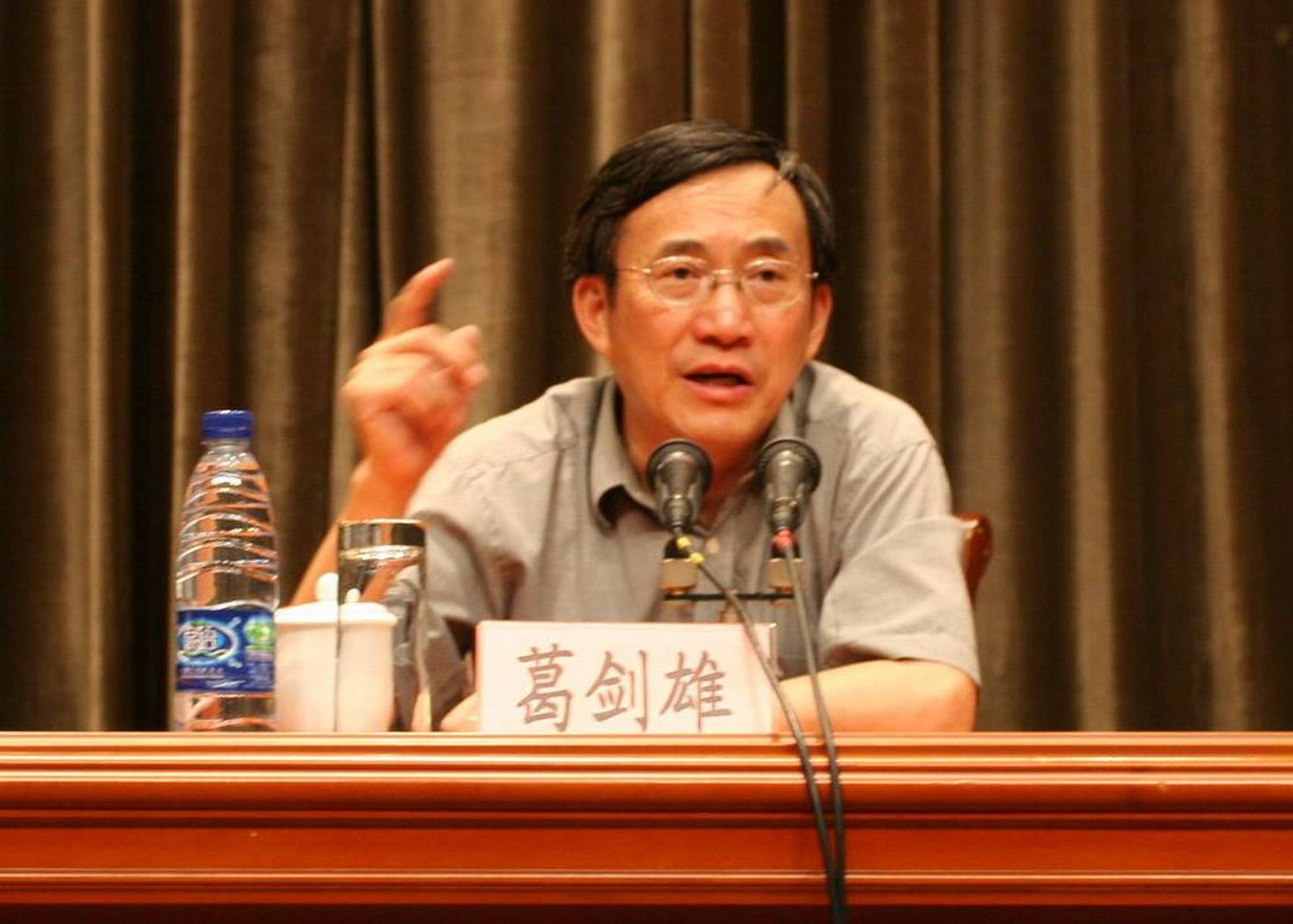 复旦教授:再发达的国家也用不到那么多大学生  近些