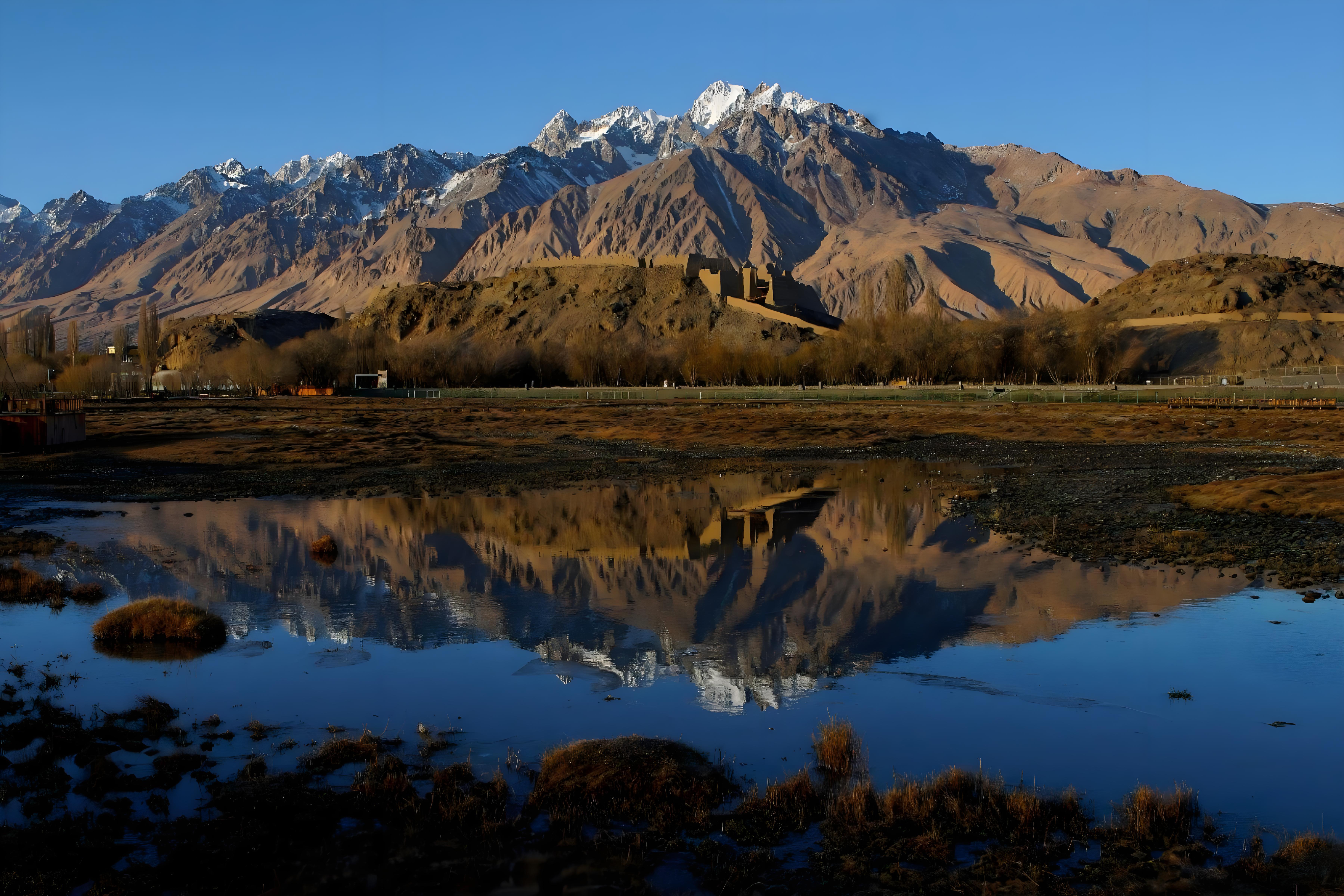 喀什,新疆的一座历史悠久的城市,以其独特的西域风情和丰富的文化